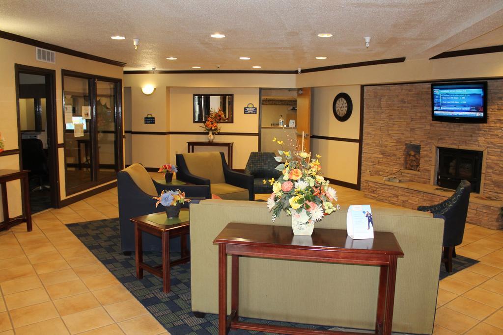 Days Inn & Suites By Wyndham Bridgeport - Clarksburg Bagian luar foto