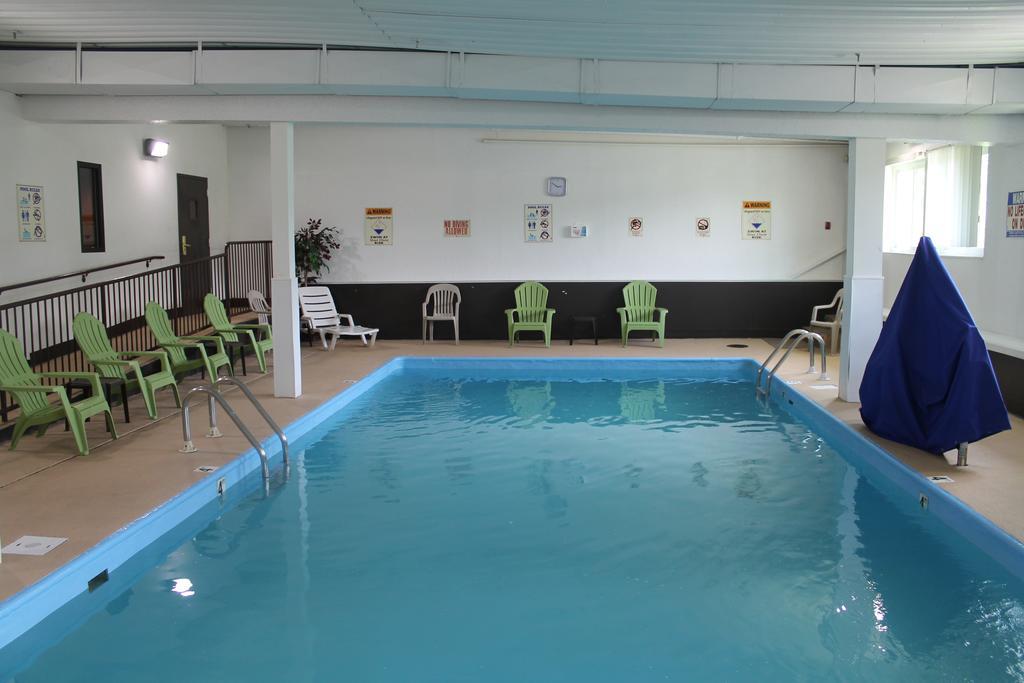 Days Inn & Suites By Wyndham Bridgeport - Clarksburg Bagian luar foto