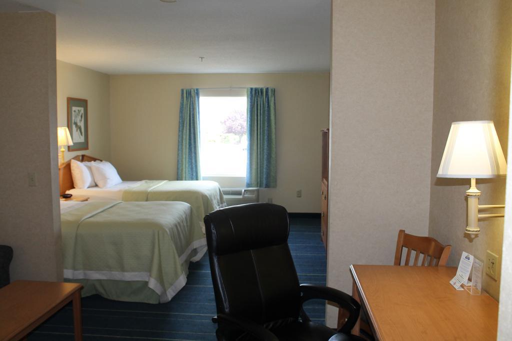 Days Inn & Suites By Wyndham Bridgeport - Clarksburg Ruang foto